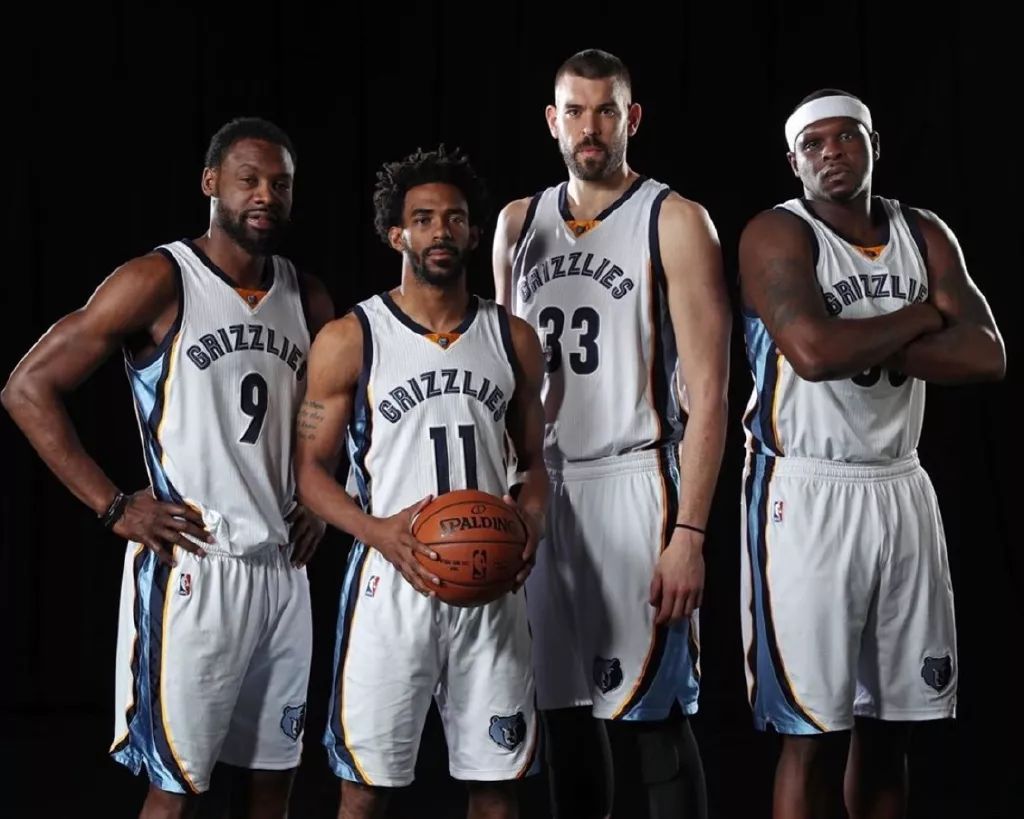 国足友谊赛战胜韩国展现新阵容