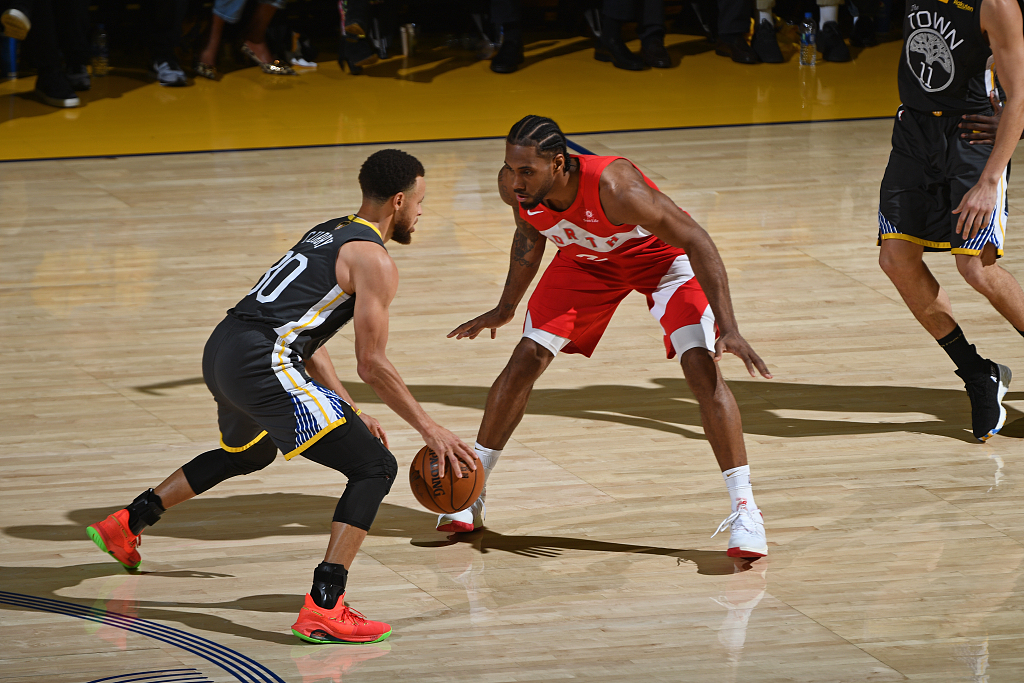 泰山93届5将指望不上了，张弛+郑铮参加教练培训班 无缘国字号后卫