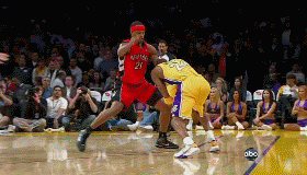 杜兰特关键补篮赢得比赛