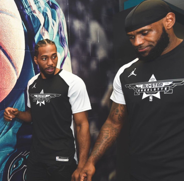 球员暖心动作感动全场